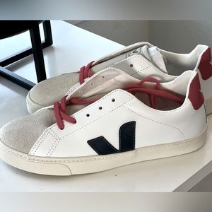 Veja kids sneakers - size 5 NEW